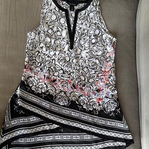 White House Black Market Black and White Floral Blouse SZ 6